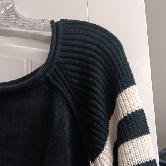 Sweater - Picture 5 of 7